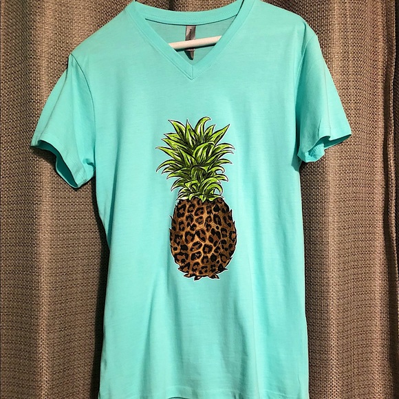 Graphic tee - Picture 1 of 2